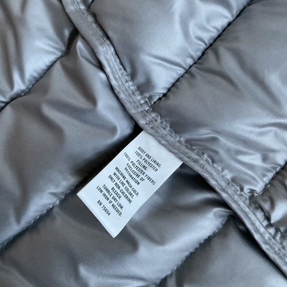 Hollister Silver Lightweights Puffer Vest - Picture 7 of 15